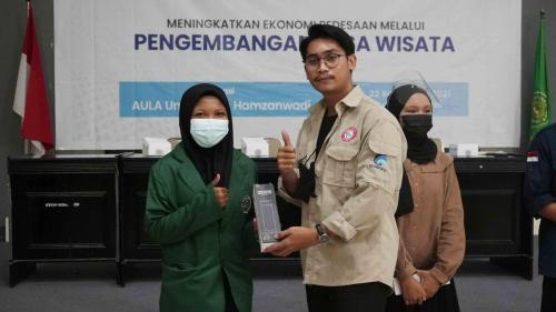 Pemberian Doorprize bagi Peserta Pemberdayaan Pandu Digital di Kab. Lombok Timur, NTB.