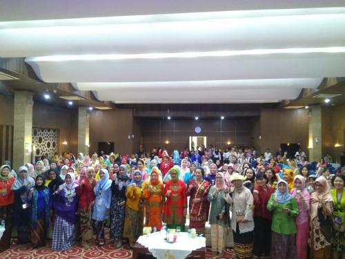 Foto bersama seluruh peserta acara peran perempuan indonesia di era digital