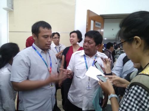 Plt.Direktur PI Aptika Slamet Santoso saat wawancara dengan media