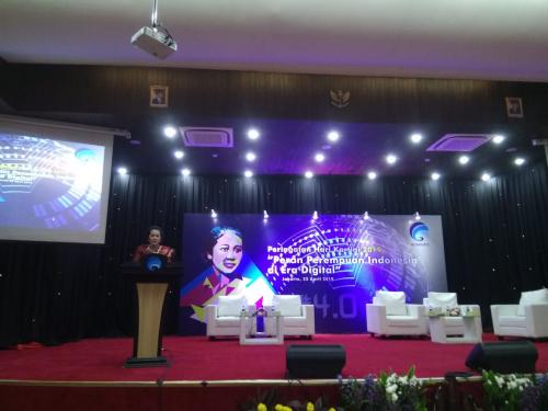 Sekjen Kominfo Rosarita Niken W saat memberikan sambutan pada acara peran perempuan indonesia di era digital