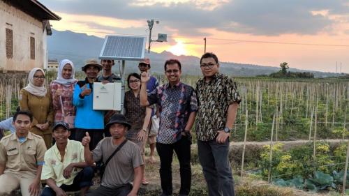 Uji Coba pengunaan Peragkat Sensor Tanah dan Cuaca untuk menunjang Aktifitas Petani dengan Mengunakan Teknologi IoT di Malang Jawa Timur