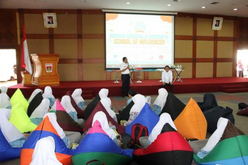 Walikota Bukittinggi Ramlan Nurmatias saat memberikan sambutan pada acara seminar dan lokakarya school of influencer