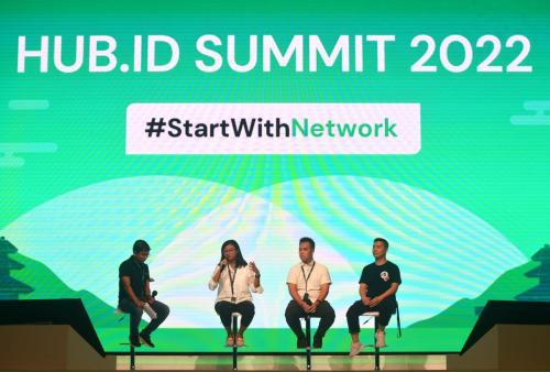 (kiri ke kanan) CEO Sayurbox, Metha Trisnawati, CEO Segari, Yosua Setiawan, CEO Astro Vincent Tjendra saat menjadi pembicara di HUB.ID Summit